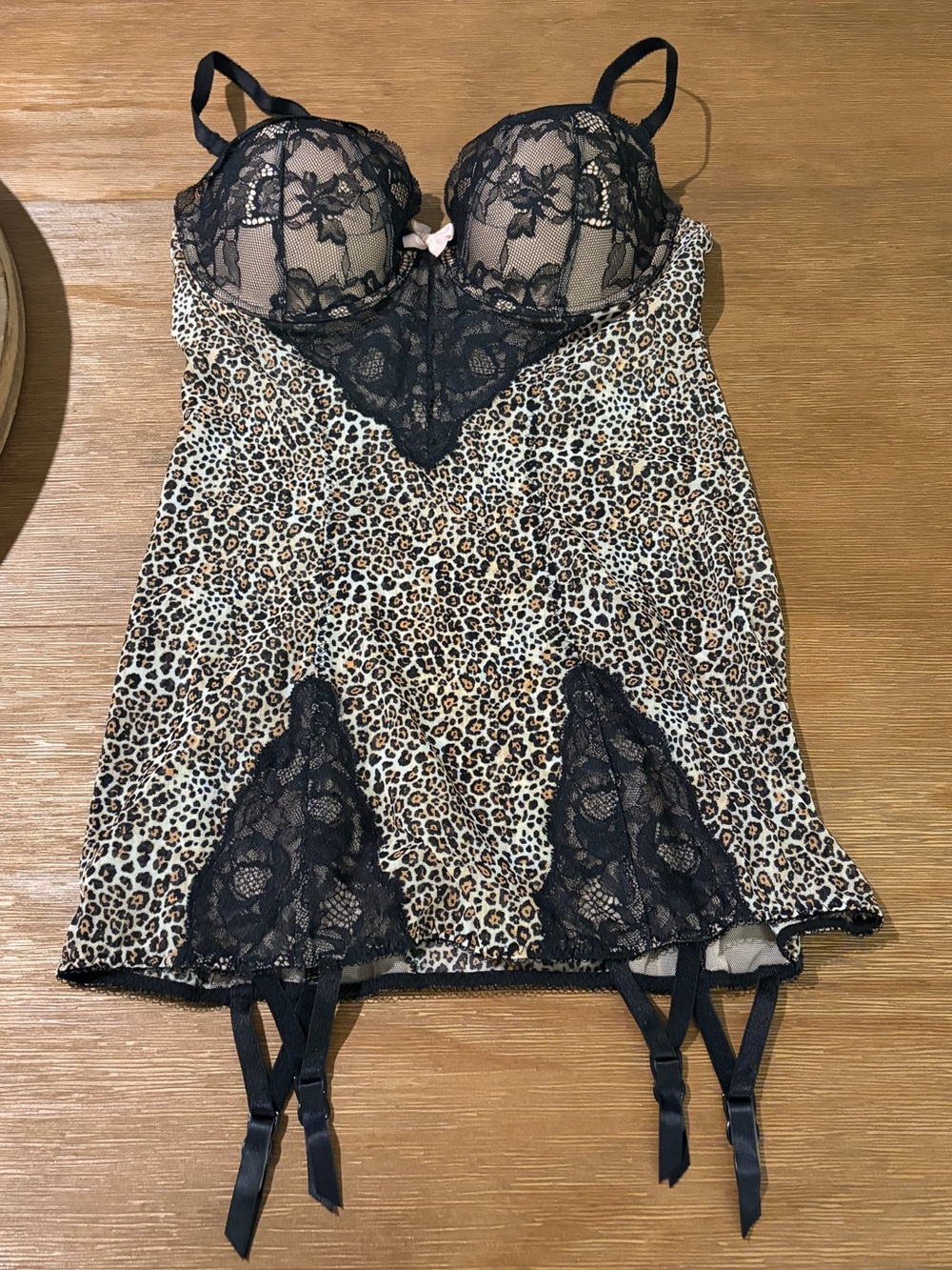 NWT Victoria’s Secret Leopard Print Bustier with garter straps lace 36B